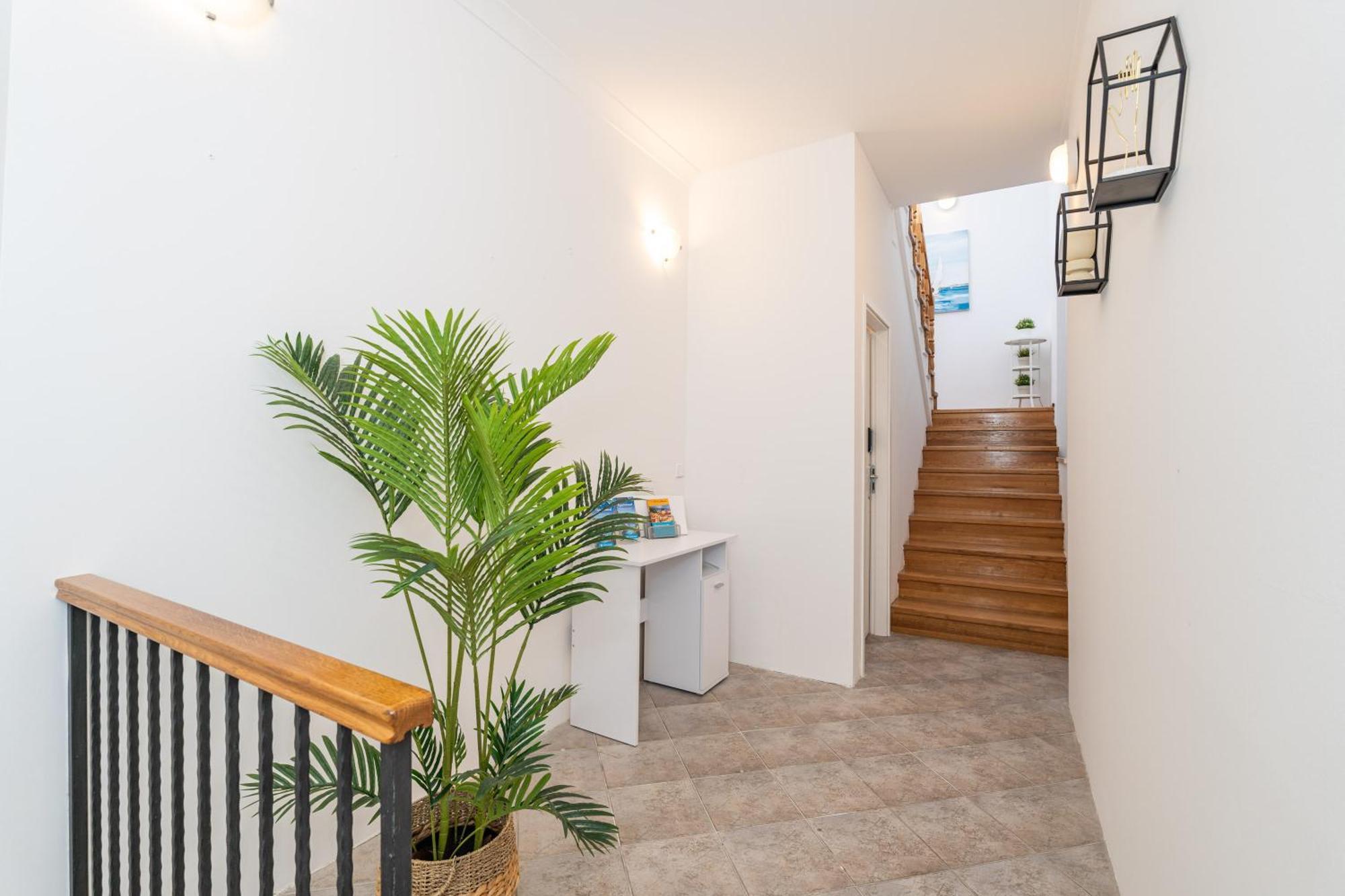 Kenova Old Town Apartment *
