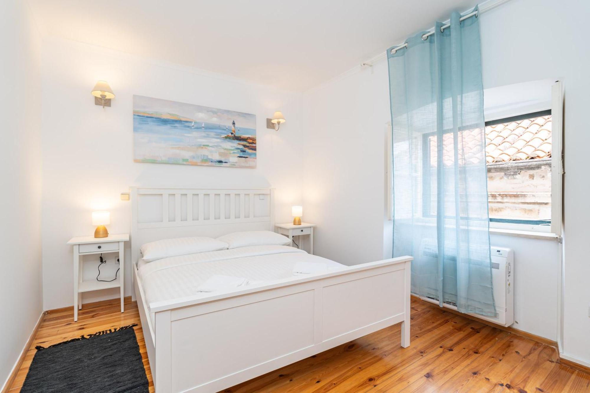 Kenova Old Town Apartment *
