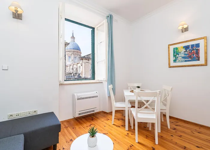 Kenova Apartments Old Town
