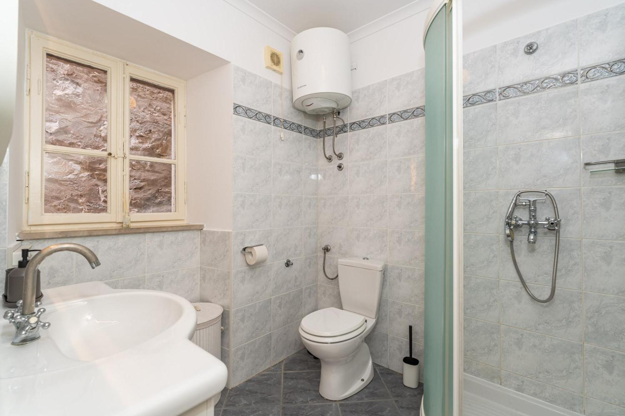 Kenova Old Town Apartma