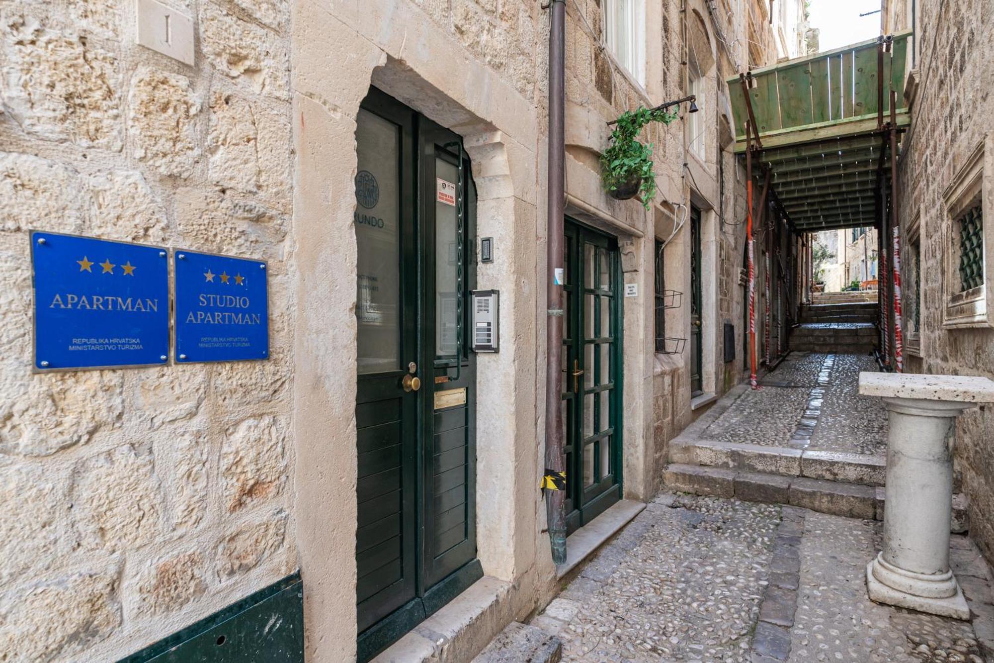 Kenova Old Town Apartma *